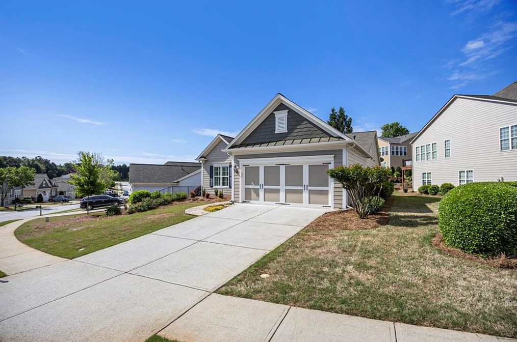 5946 Chimney Rock Dr, Hoschton, GA 30548-4123