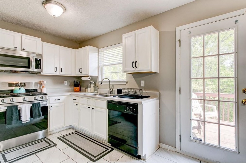 2818 Rambling Way, Lithonia GA  30058-5716 exterior