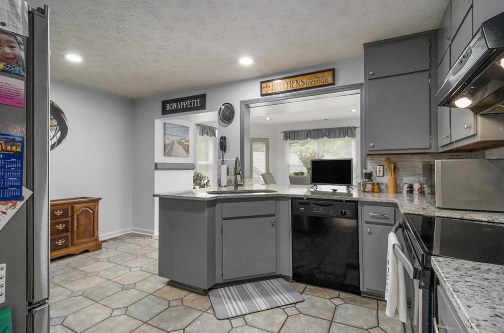 3883 Johnson Dr, Lithonia GA 30039-8446 exterior