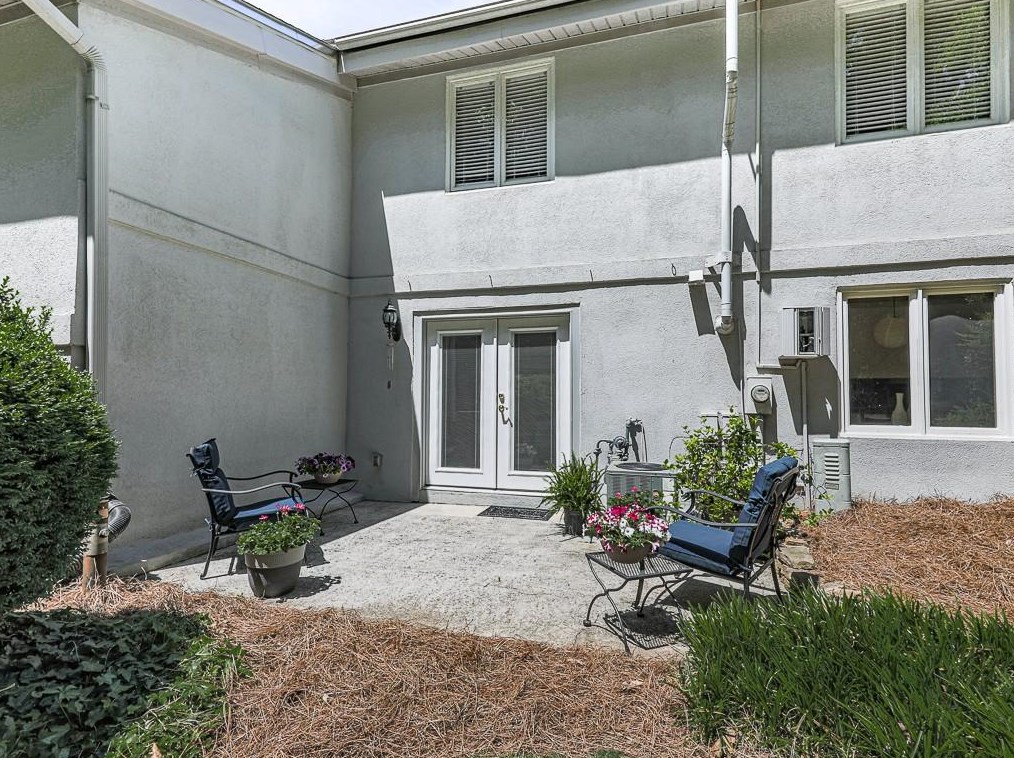 3028 Vinings Ferry Dr, Atlanta GA  30339-4314 exterior