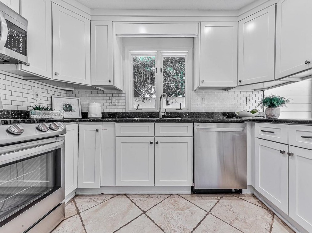 3028 Vinings Ferry Dr, Atlanta GA  30339-4314 exterior