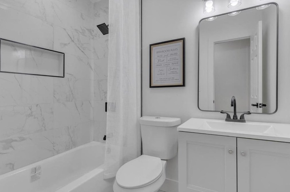 2484 Calvin Ave, Atlanta GA 30344-1001 exterior