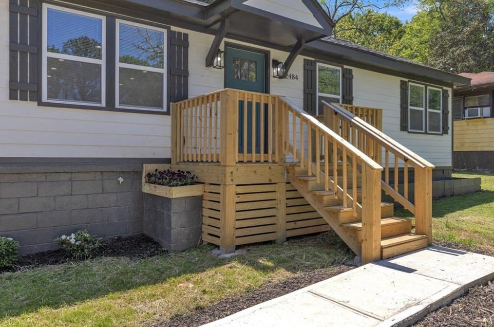 2484 Calvin Ave, Atlanta, GA 30344-1002