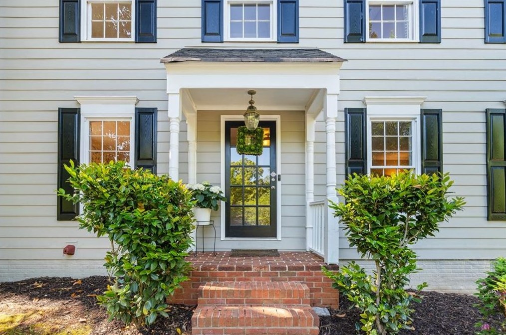 210 Sandtrap Way, Roswell GA  30076-3522 exterior