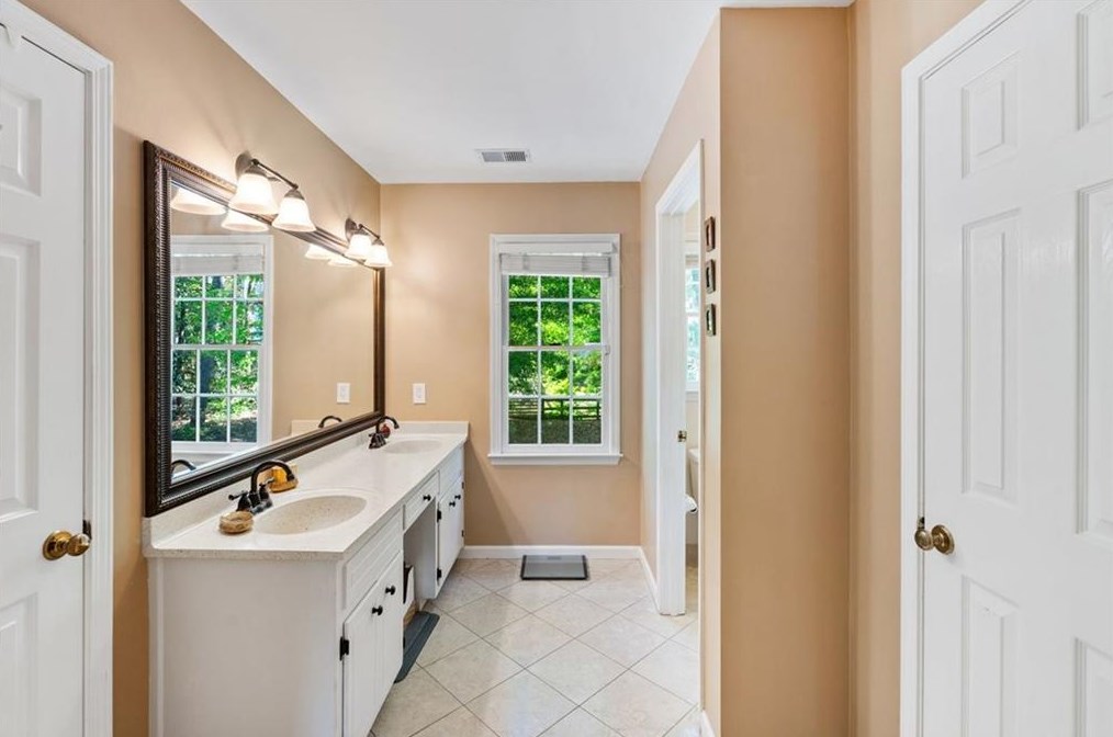 210 Sandtrap Way, Roswell GA  30076-3522 exterior