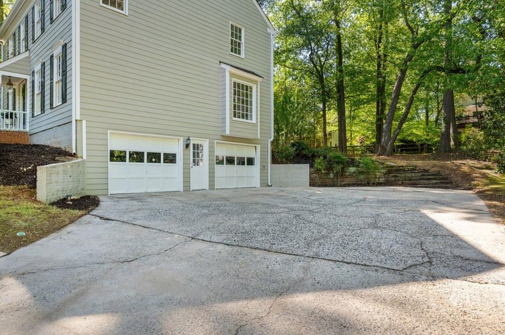 210 Sandtrap Way, Roswell GA  30076-3522 exterior