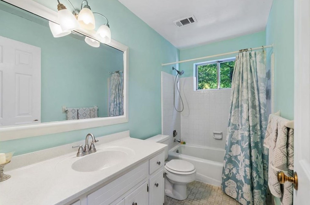 210 Sandtrap Way, Roswell GA  30076-3522 exterior