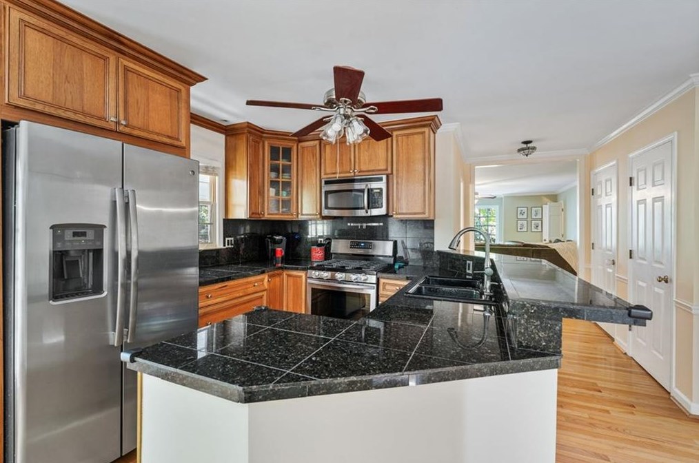 210 Sandtrap Way, Roswell GA  30076-3522 exterior