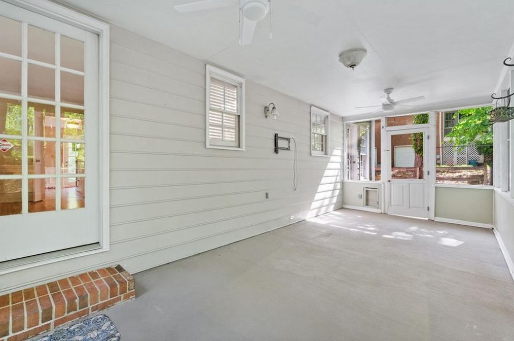 210 Sandtrap Way, Roswell GA  30076-3522 exterior