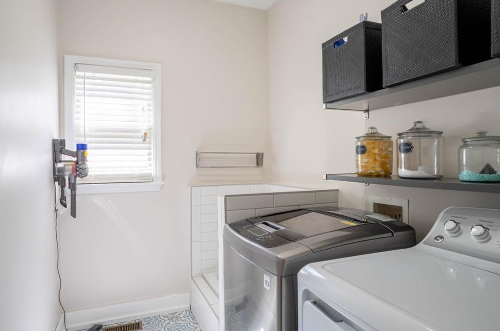 437 Rhodes House Dr, Suwanee GA  30024-6471 exterior