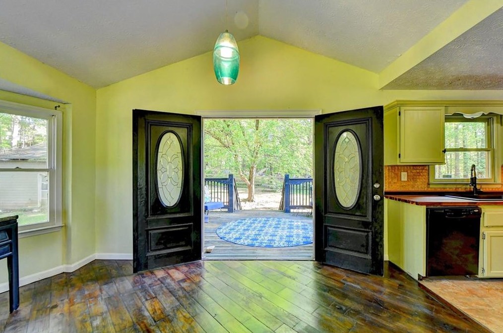 155 Hollyberry Dr, Dallas GA 30157-6110 exterior