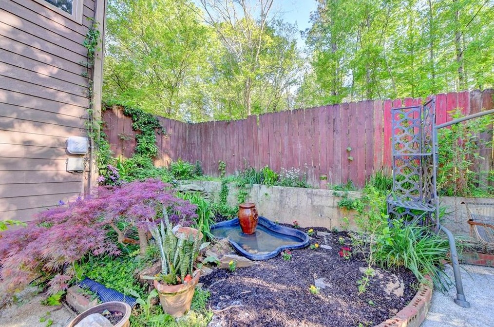 155 Hollyberry Dr, Dallas GA 30157-6110 exterior