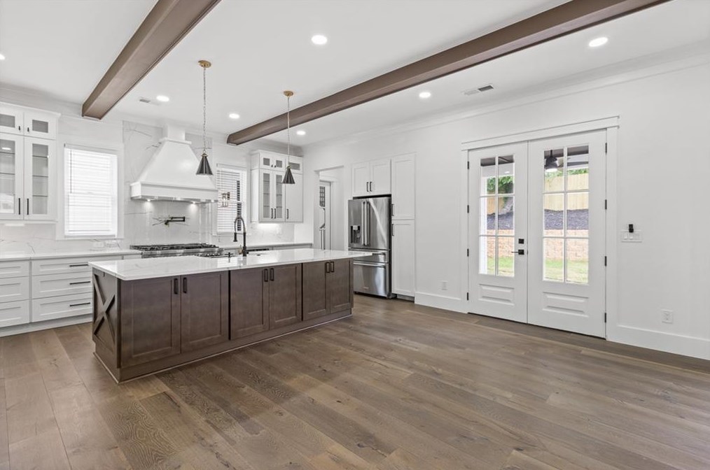 346 Crestview Cir, Roswell GA  30075-3823 exterior