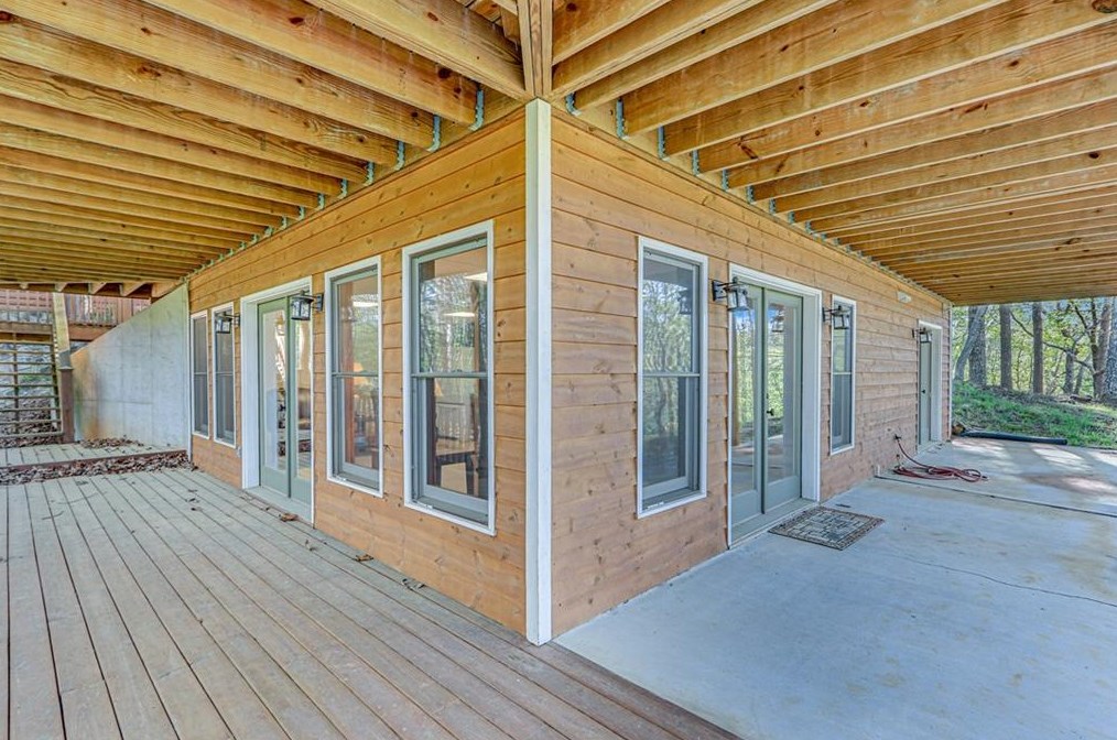143 Laura Ln, Cleveland, GA 30528