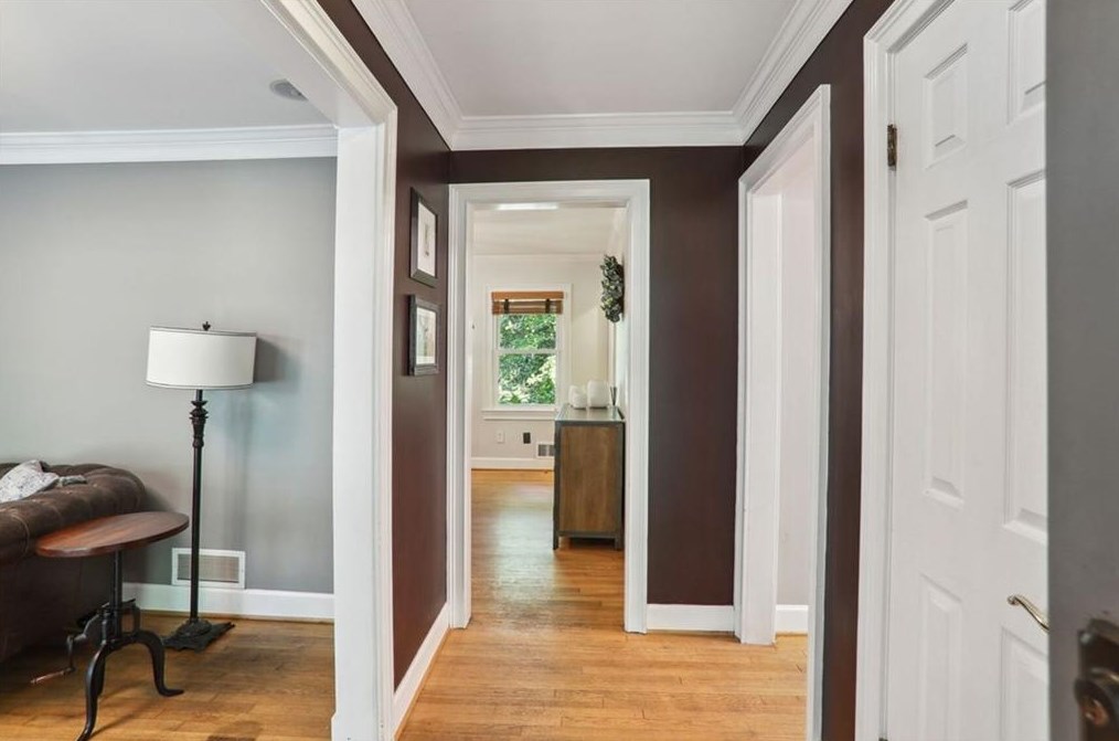 4150 Oak Forest Dr, Atlanta, GA 30319-1423