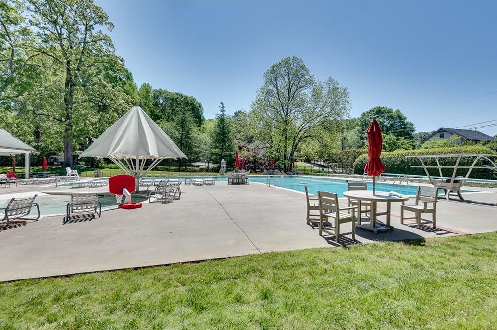 5276 Redfield Rd, Atlanta GA 30338-3722 exterior