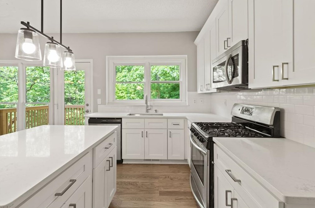 11115 Glenbarr Dr, Duluth GA 30097-7898 exterior