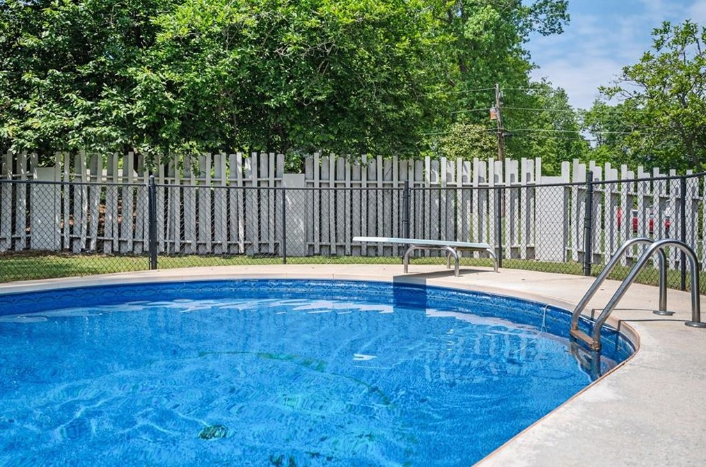 3811 White Hvn Dr, Smyrna GA 30082-3635 exterior