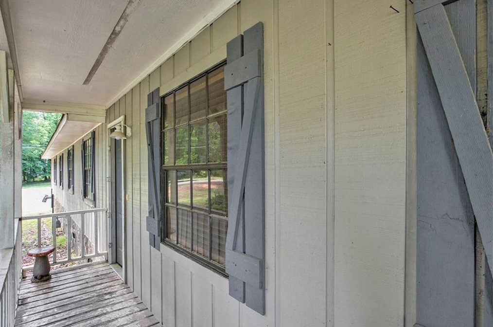 195 Valley View Dr, Tyrone, GA 30290