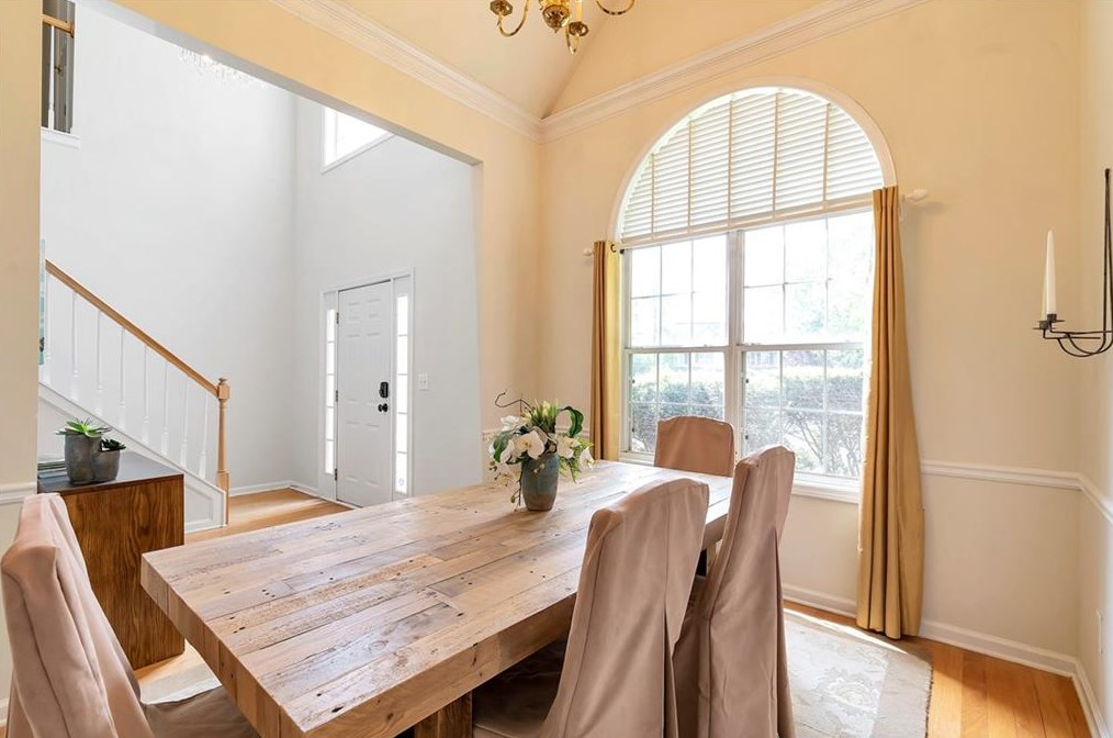 600 Red Oak Ct, Roswell, GA 30075-2565