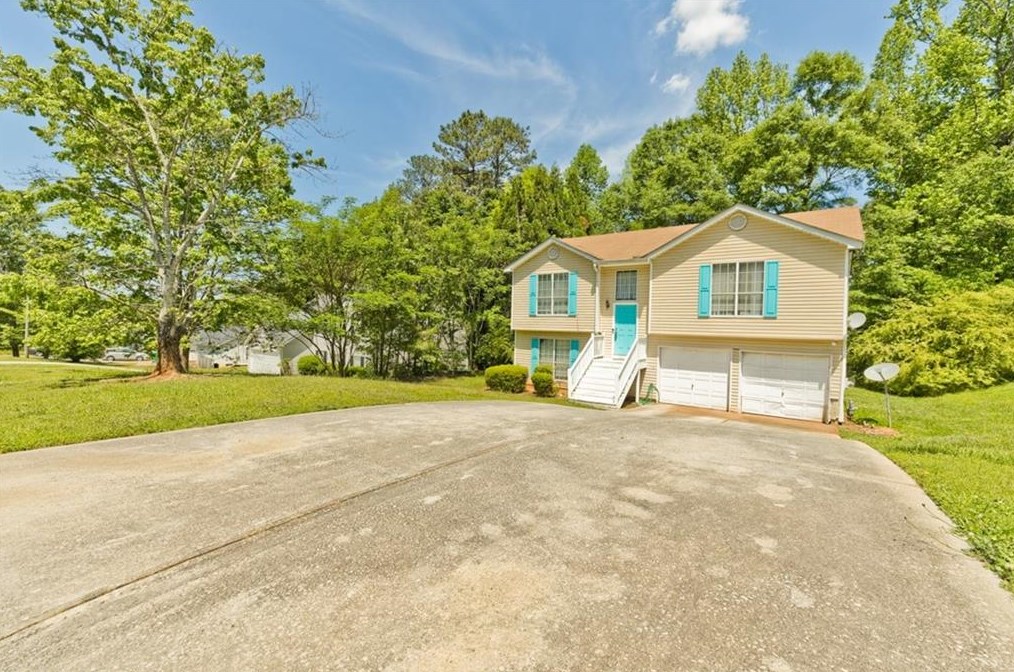 6215 Leverett Dr, Lithonia, GA 30038