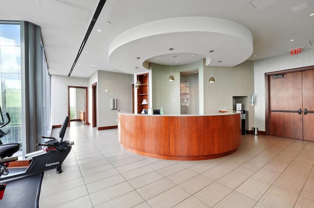 3344 Peachtree Rd, Atlanta GA  30326-4801 exterior