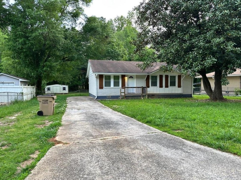 8153 Attleboro Dr, Jonesboro, GA 30238