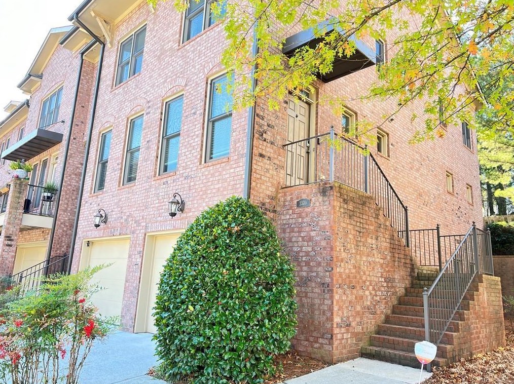 3370 Chestnut Woods Cir, Atlanta, GA 30340-3296