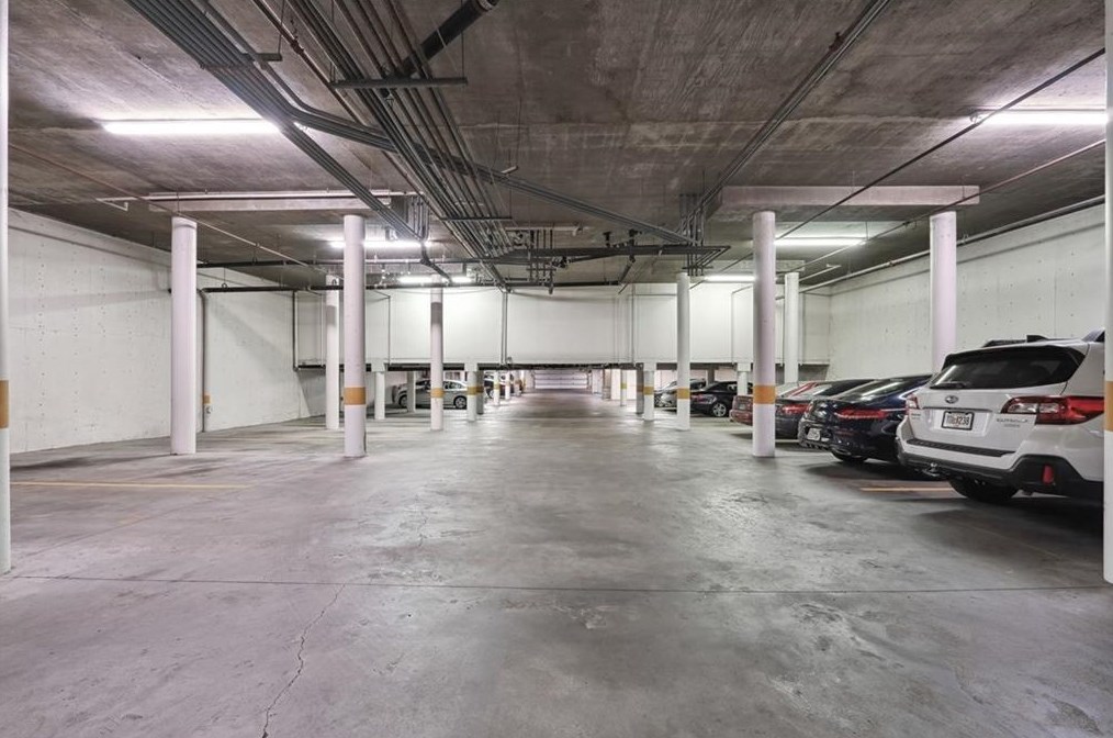 3636 Peachtree Rd, Atlanta GA  30319-2335 exterior