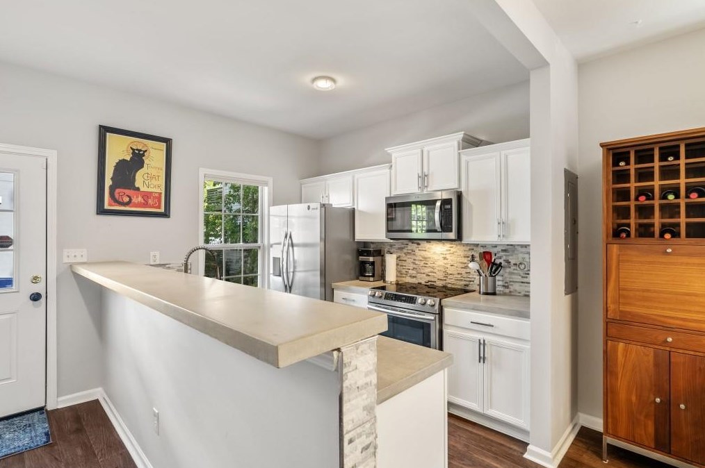 75 Hutchinson St, Atlanta GA  30307-3802 exterior