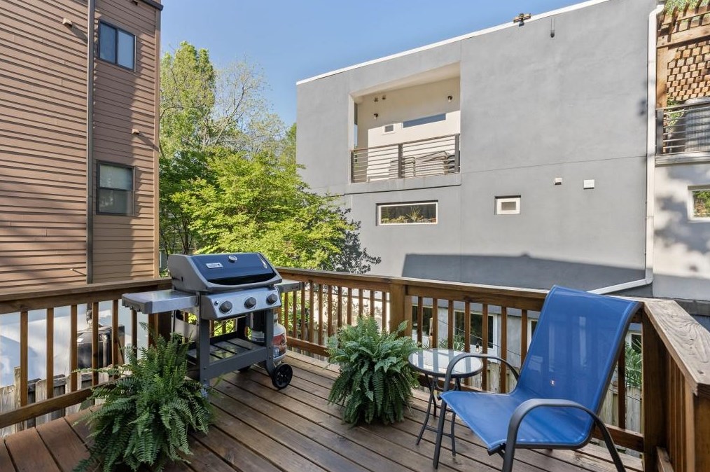 75 Hutchinson St, Atlanta GA  30307-3802 exterior