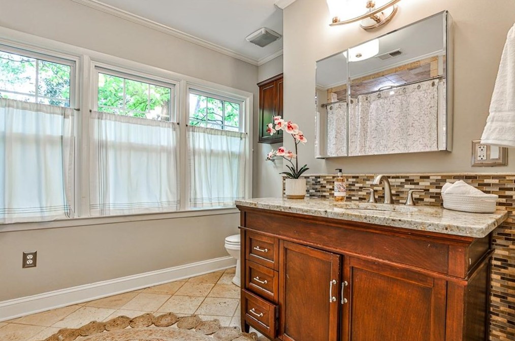 148 Willow Ln, Decatur GA  30030-1426 exterior