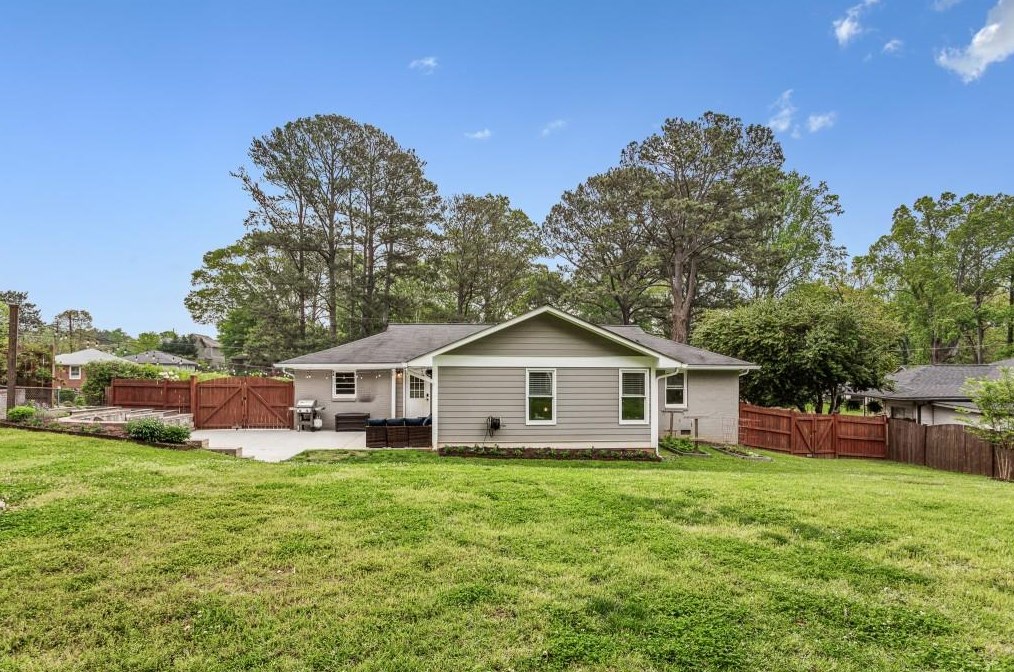 2726 Eastfield Rd, Smyrna GA  30080-3402 exterior