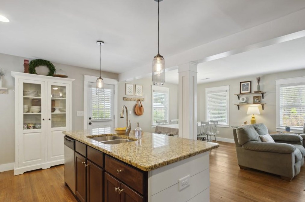 2726 Eastfield Rd, Smyrna GA  30080-3402 exterior