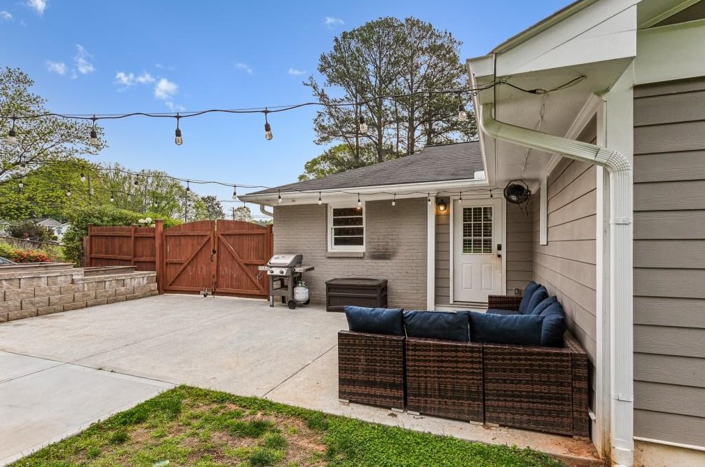 2726 Eastfield Rd, Smyrna GA  30080-3402 exterior