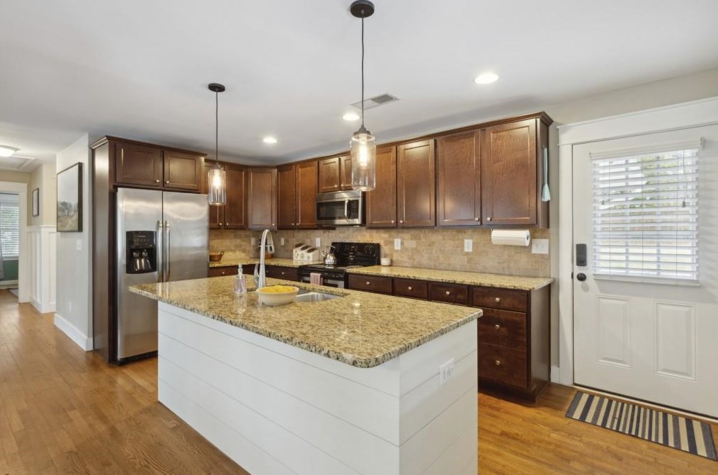 2726 Eastfield Rd, Smyrna GA  30080-3402 exterior