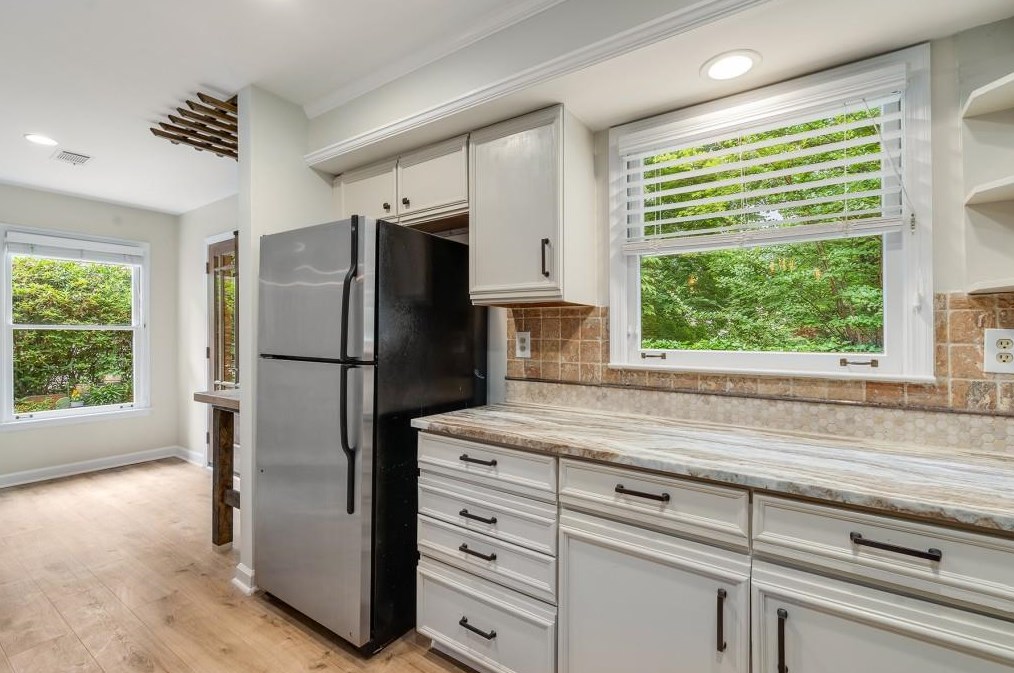 1810 Rockridge Pl, Atlanta GA  30324-5264 exterior