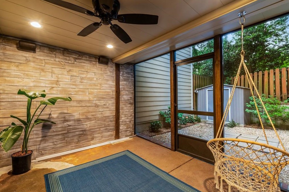 1810 Rockridge Pl, Atlanta GA  30324-5264 exterior