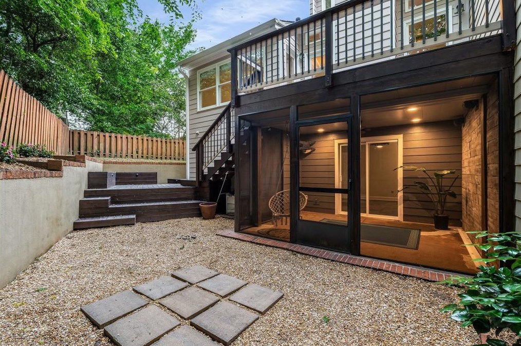1810 Rockridge Pl, Atlanta GA  30324-5264 exterior