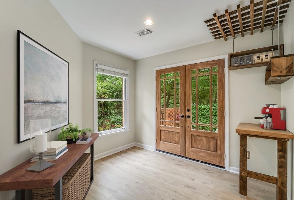 1810 Rockridge Pl, Atlanta GA  30324-5264 exterior