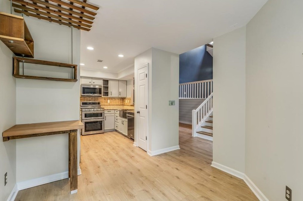 1810 Rockridge Pl, Atlanta GA  30324-5264 exterior