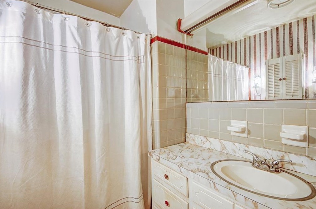 1909 Ridgeland Dr, Decatur GA  30032-4917 exterior