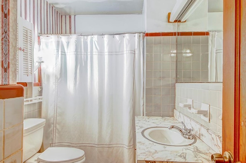 1909 Ridgeland Dr, Decatur GA  30032-4917 exterior