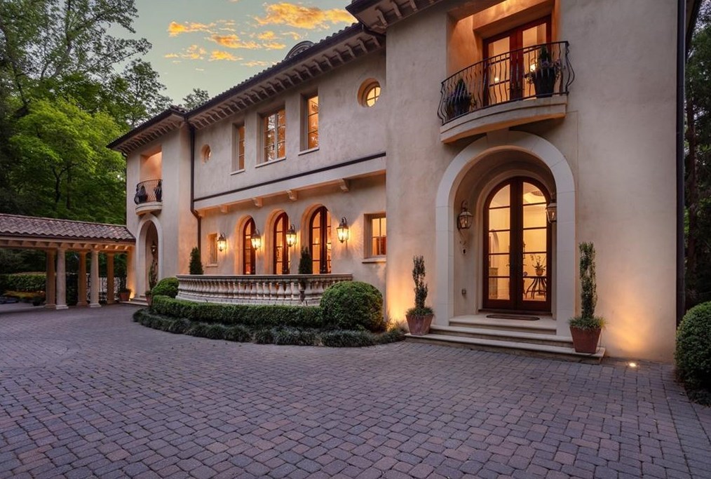 1111 Crest Valley Dr, Atlanta, GA 30327-4582