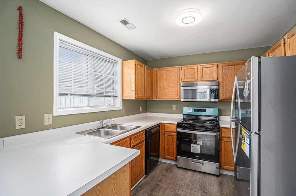 2815 Barnwood Xing, Duluth GA  30097-2178 exterior