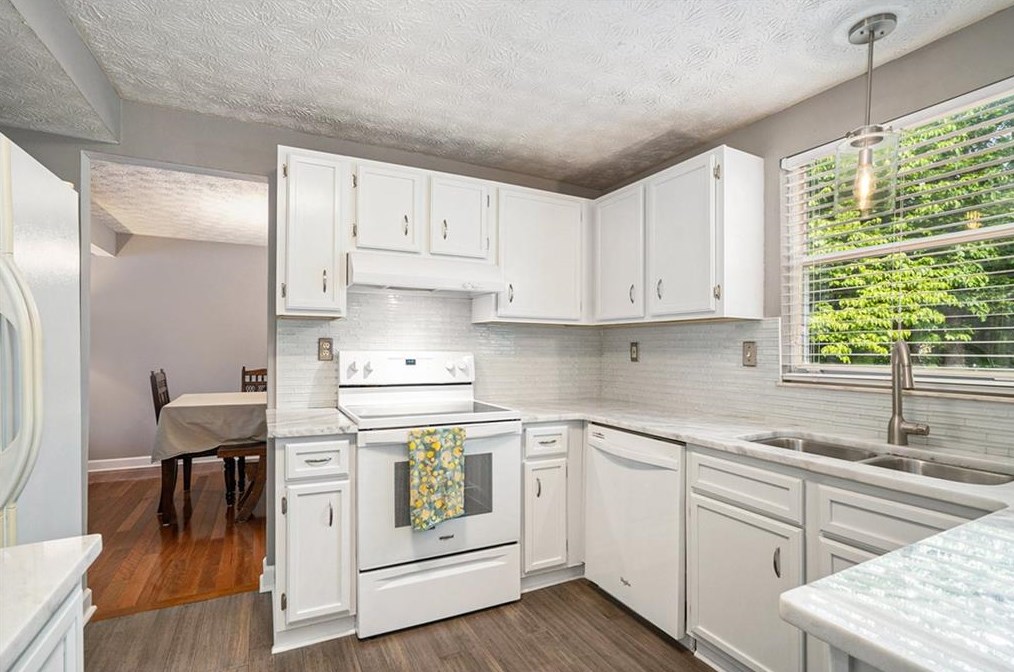 200 Taylor Meadow Chase, Roswell, GA 30076