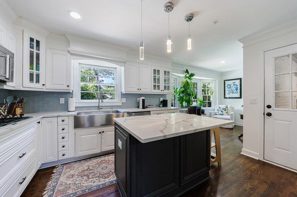 4804 Chamblee Dunwoody Rd, Atlanta GA  30338-5606 exterior
