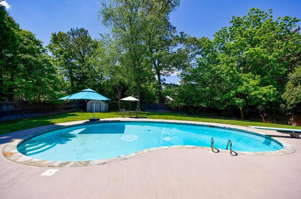 4804 Chamblee Dunwoody Rd, Atlanta GA  30338-5606 exterior