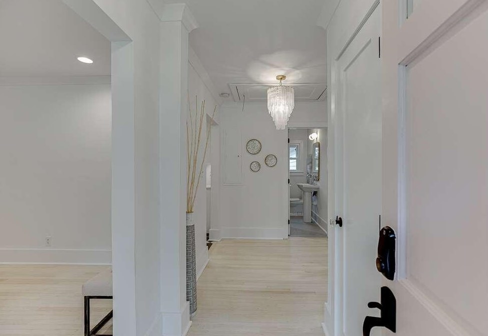 239 Midvale Dr, Atlanta GA  30342-3326 exterior