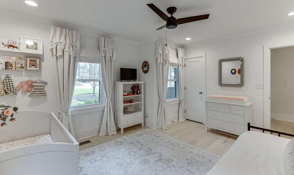 239 Midvale Dr, Atlanta GA  30342-3326 exterior